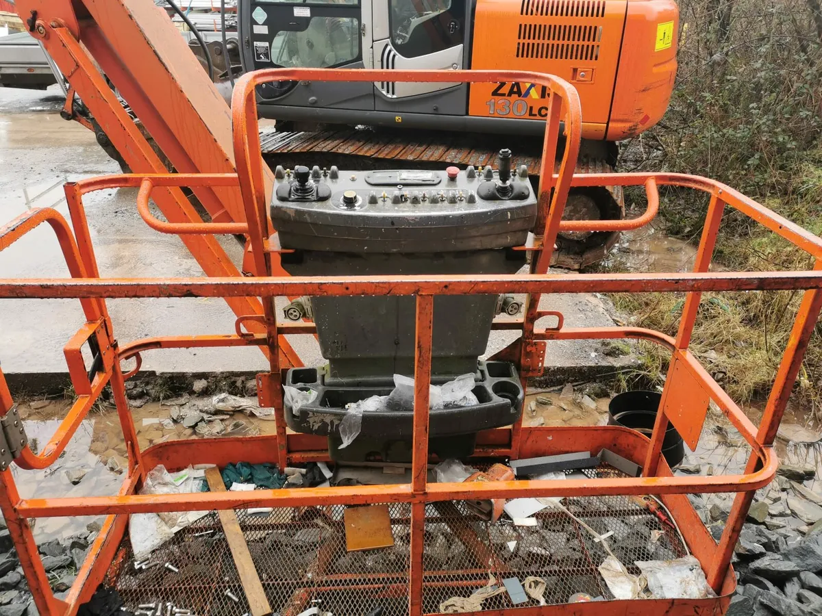 JLG 800aj boom lift - Image 2