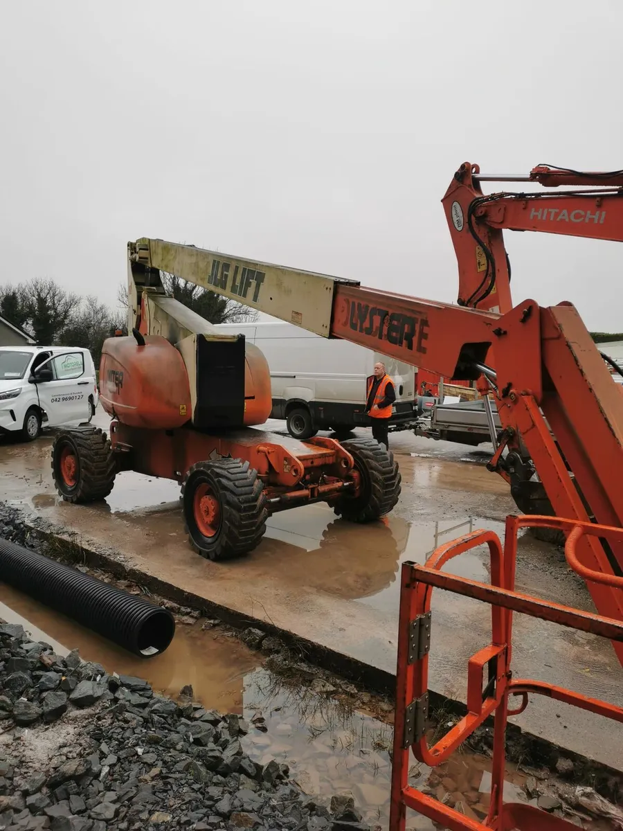 JLG 800aj boom lift - Image 1