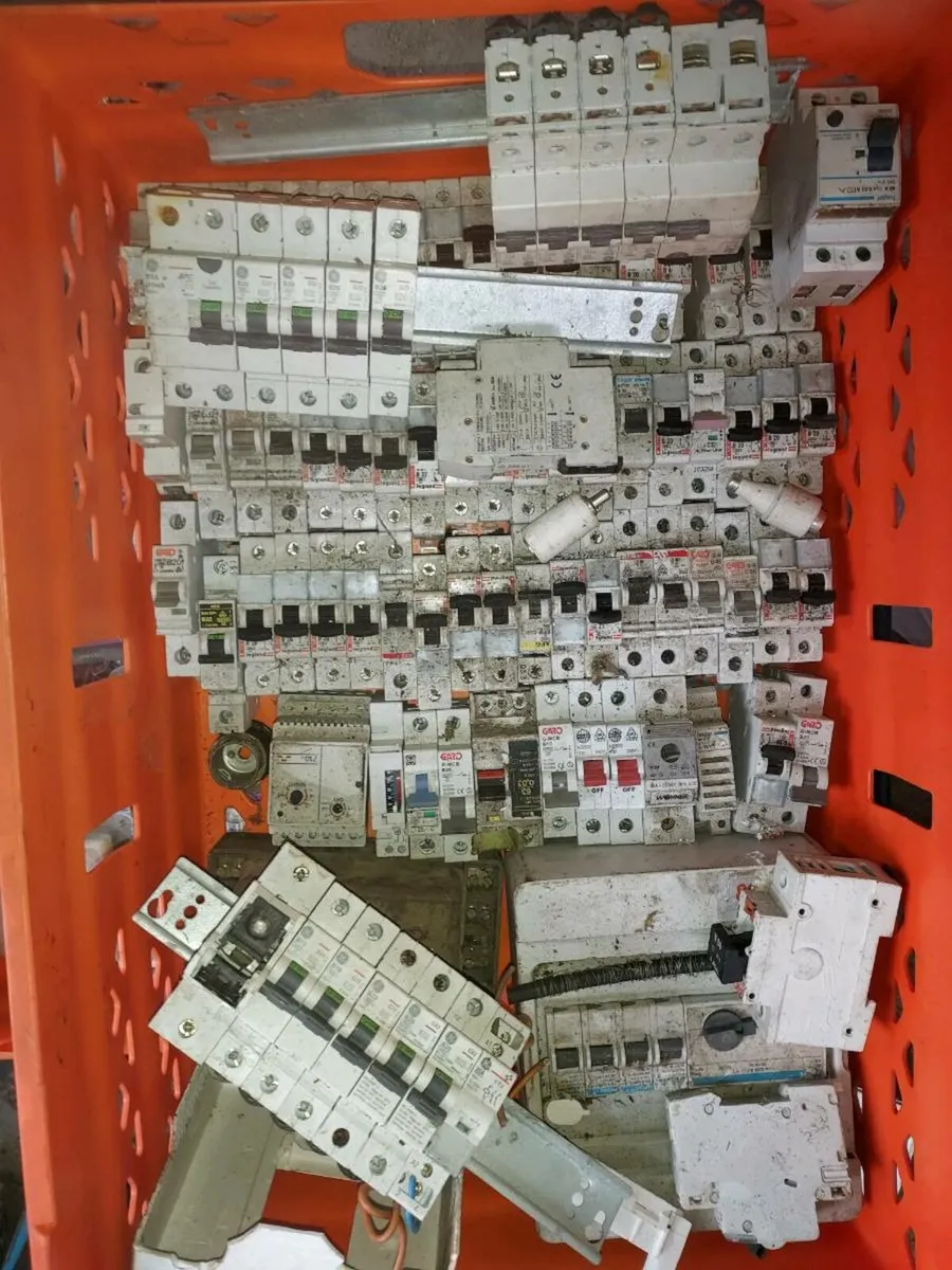 MCBs, RCDs, light units, bulbs - Image 1
