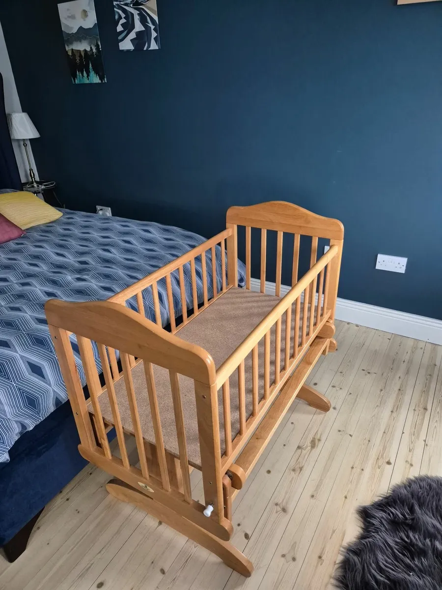 Rocking baby crib - Image 1