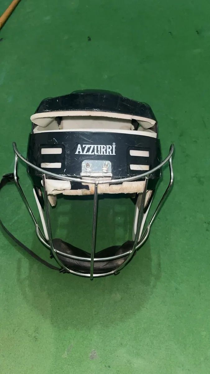 Hurling helmet - Image 1