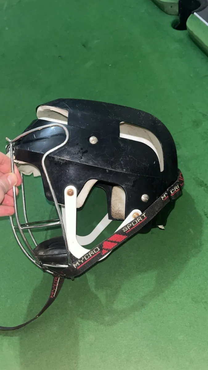 Hurling helmet - Image 2