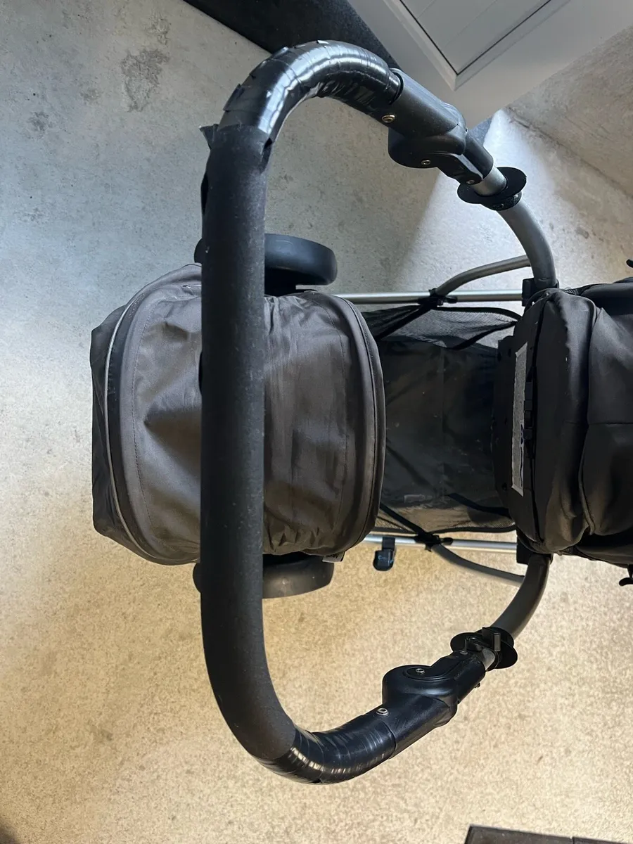 Hauck double buggy - Image 3