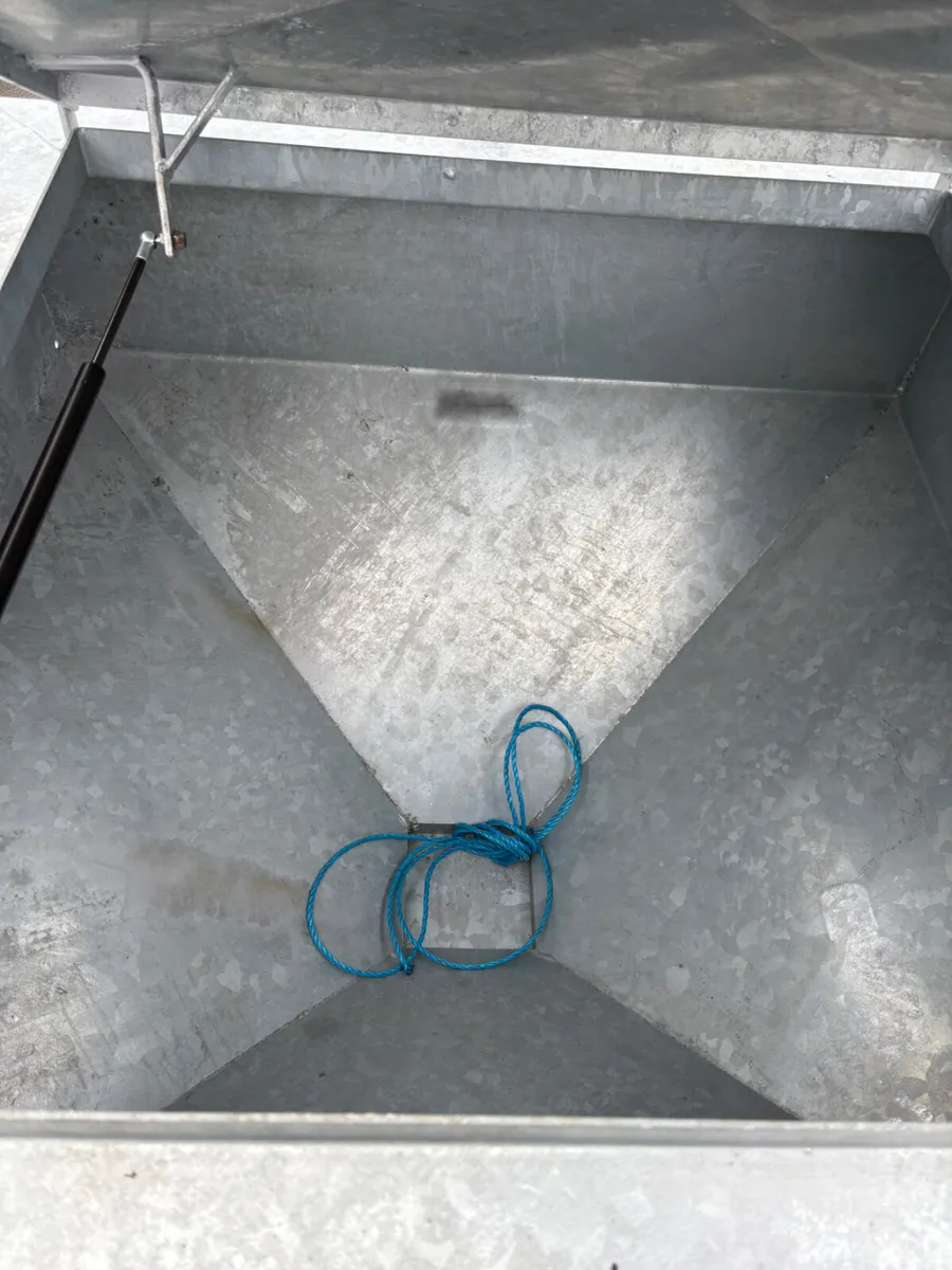 New galvanised sheep snackers - Image 3