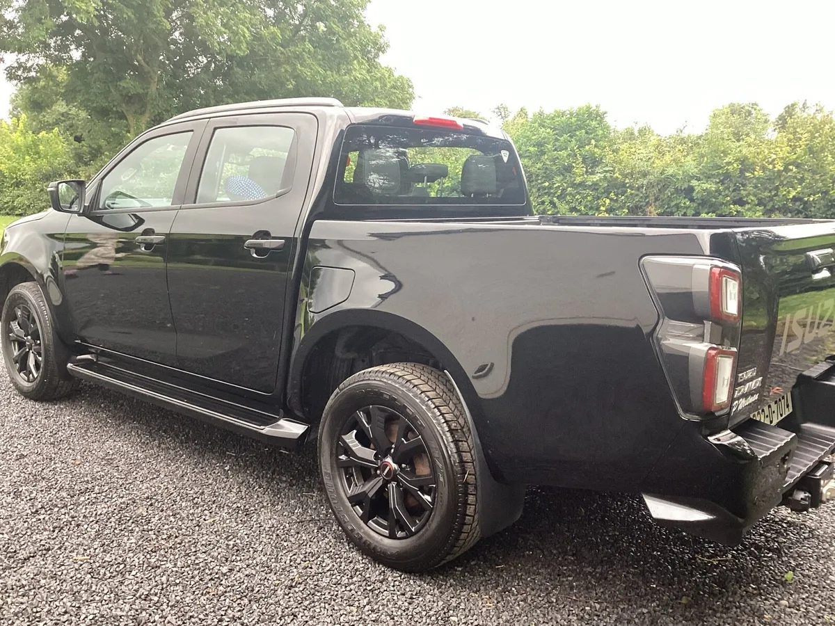 Isuzu D Max  LSE. As new. No Vat - Image 4