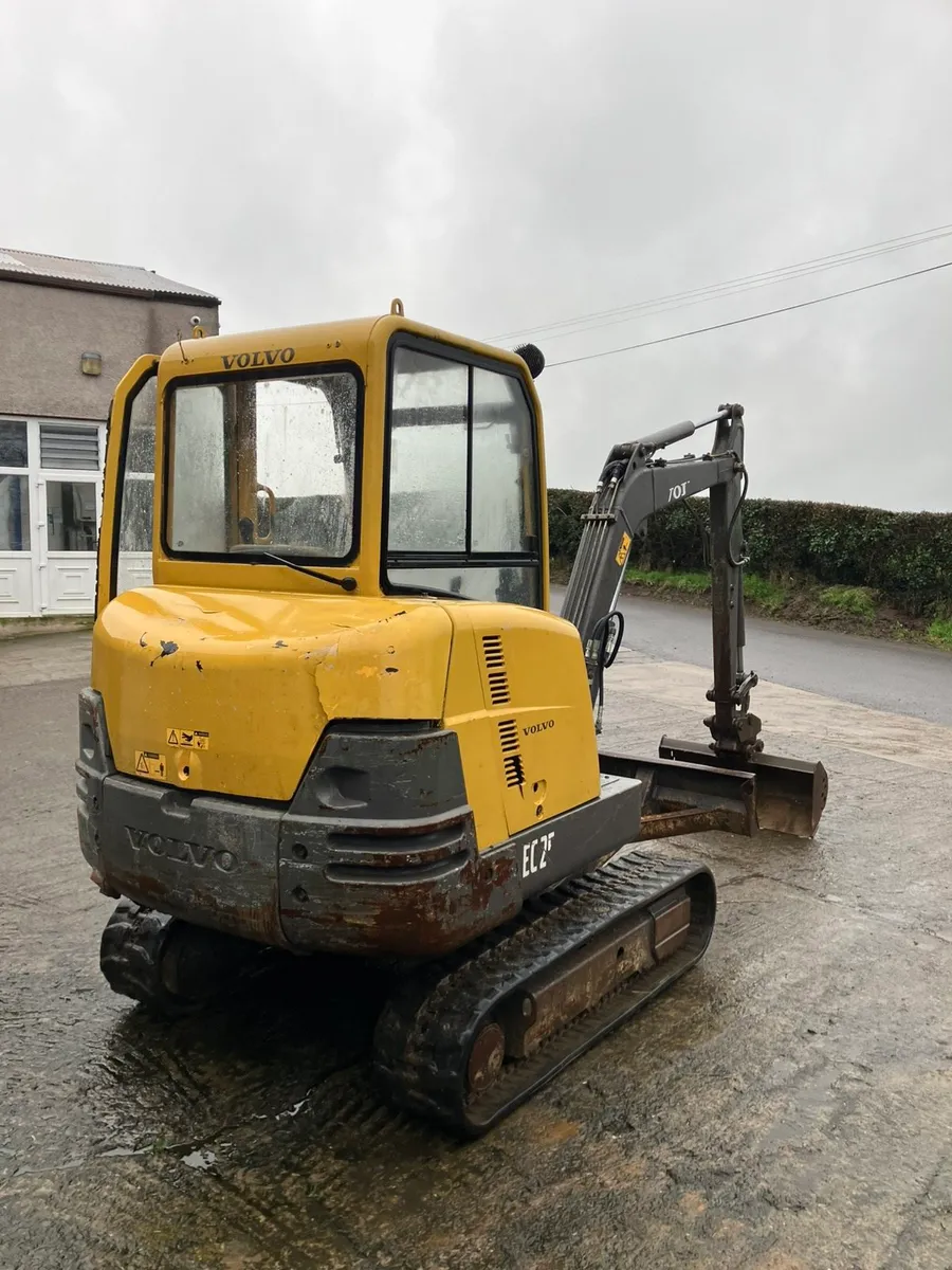 2008 Volvo EC25 digger - Image 2