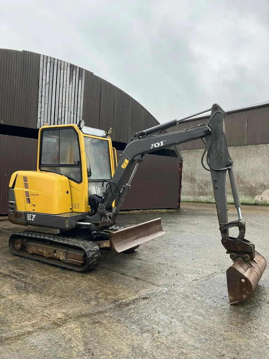 2008 Volvo EC25 digger - Image 4
