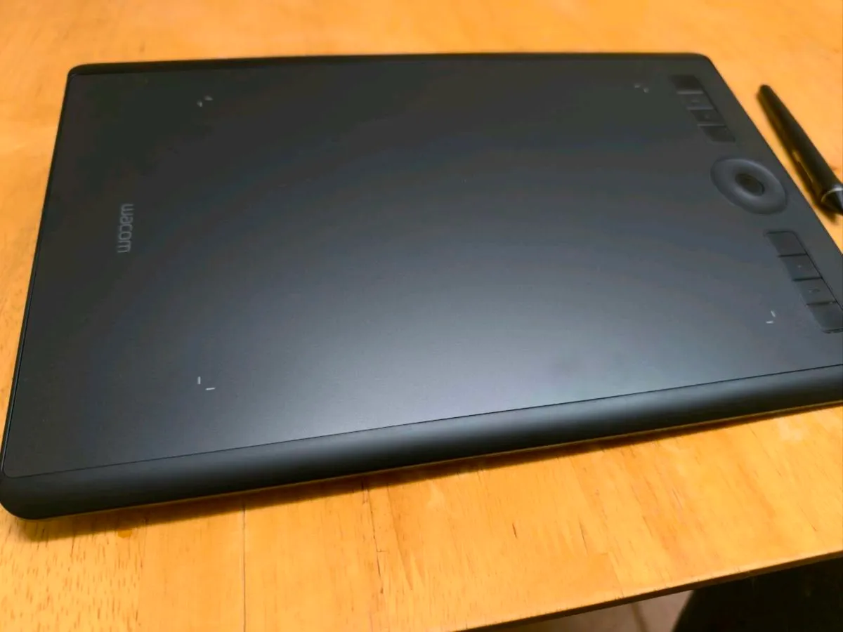Wacom Intuos Pro (PTH-660)Professional Drawing Tab - Image 3