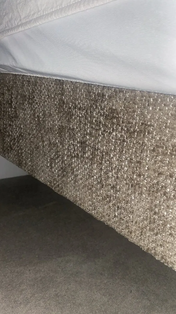 Single bed,  Mattress & bespoke headboard - Image 2