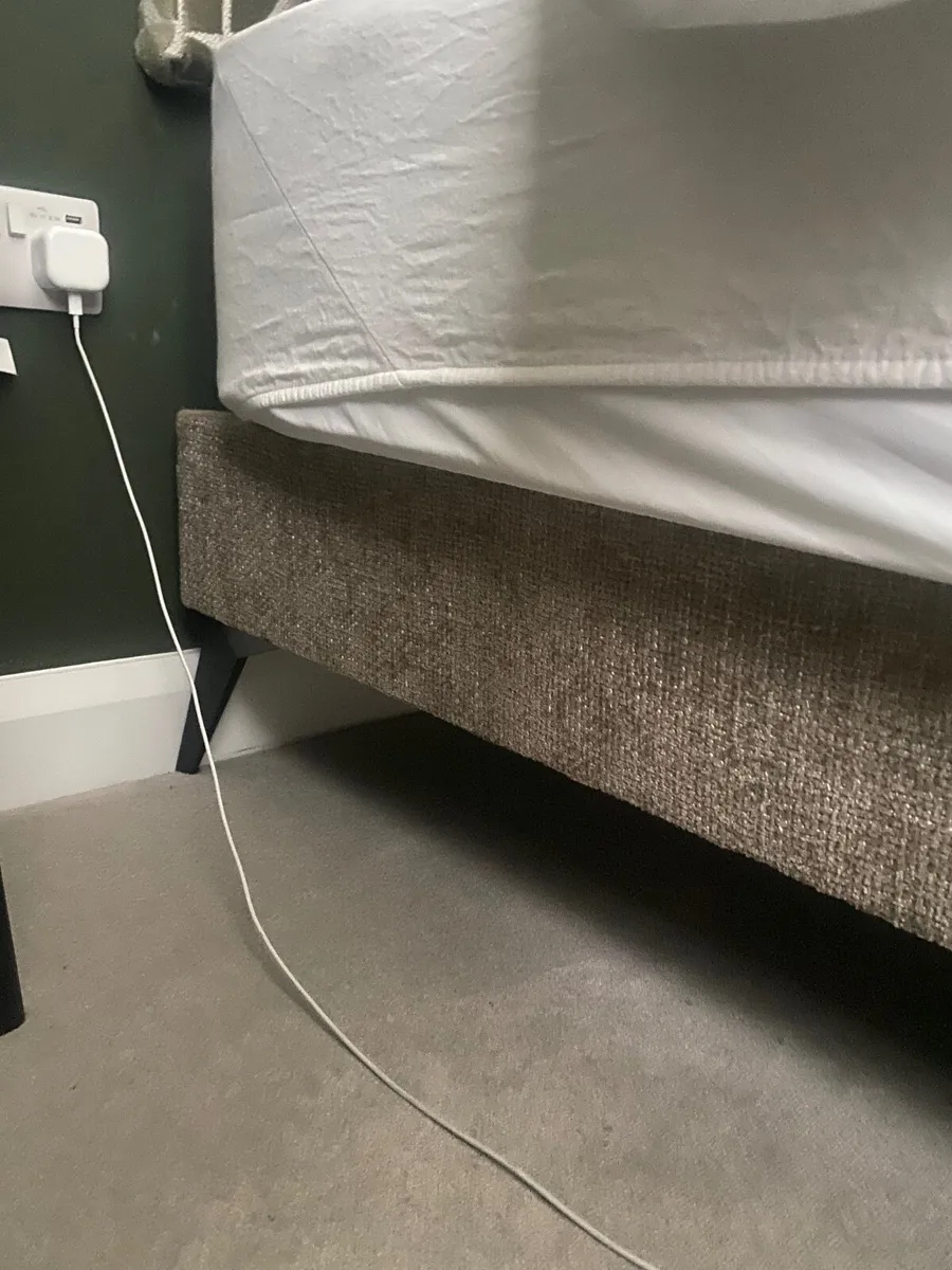 Single bed,  Mattress & bespoke headboard - Image 3