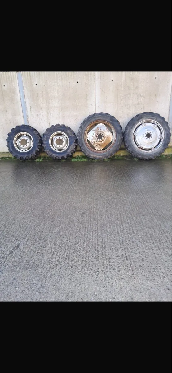Complete set of wheels for competition ploughing - Image 1
