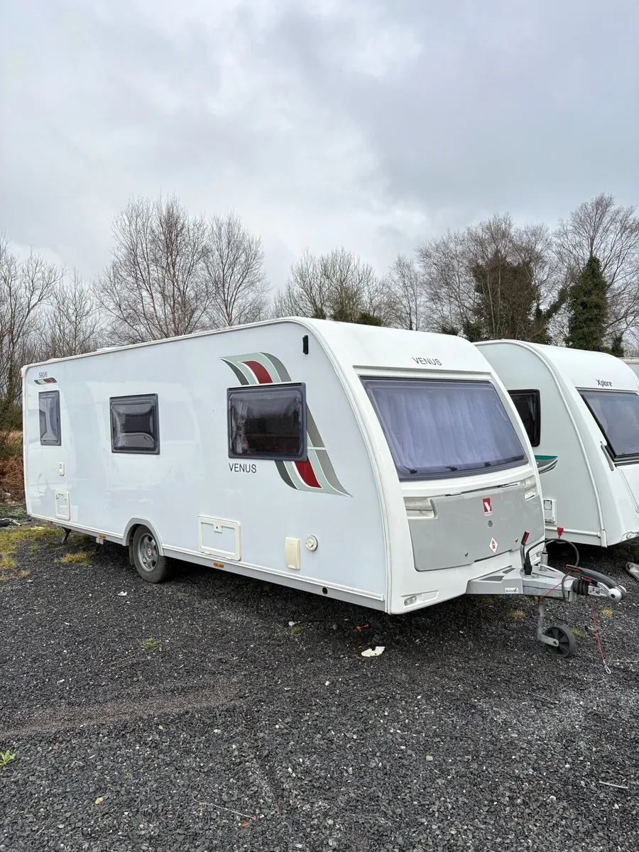 2015 Lunar Venus 580 6 Berth Caravan For Sale - Image 2