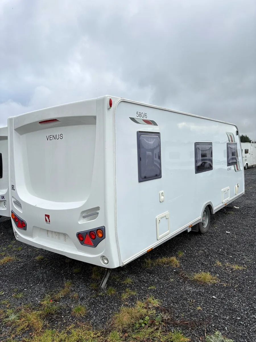 2015 Lunar Venus 580 6 Berth Caravan For Sale - Image 3