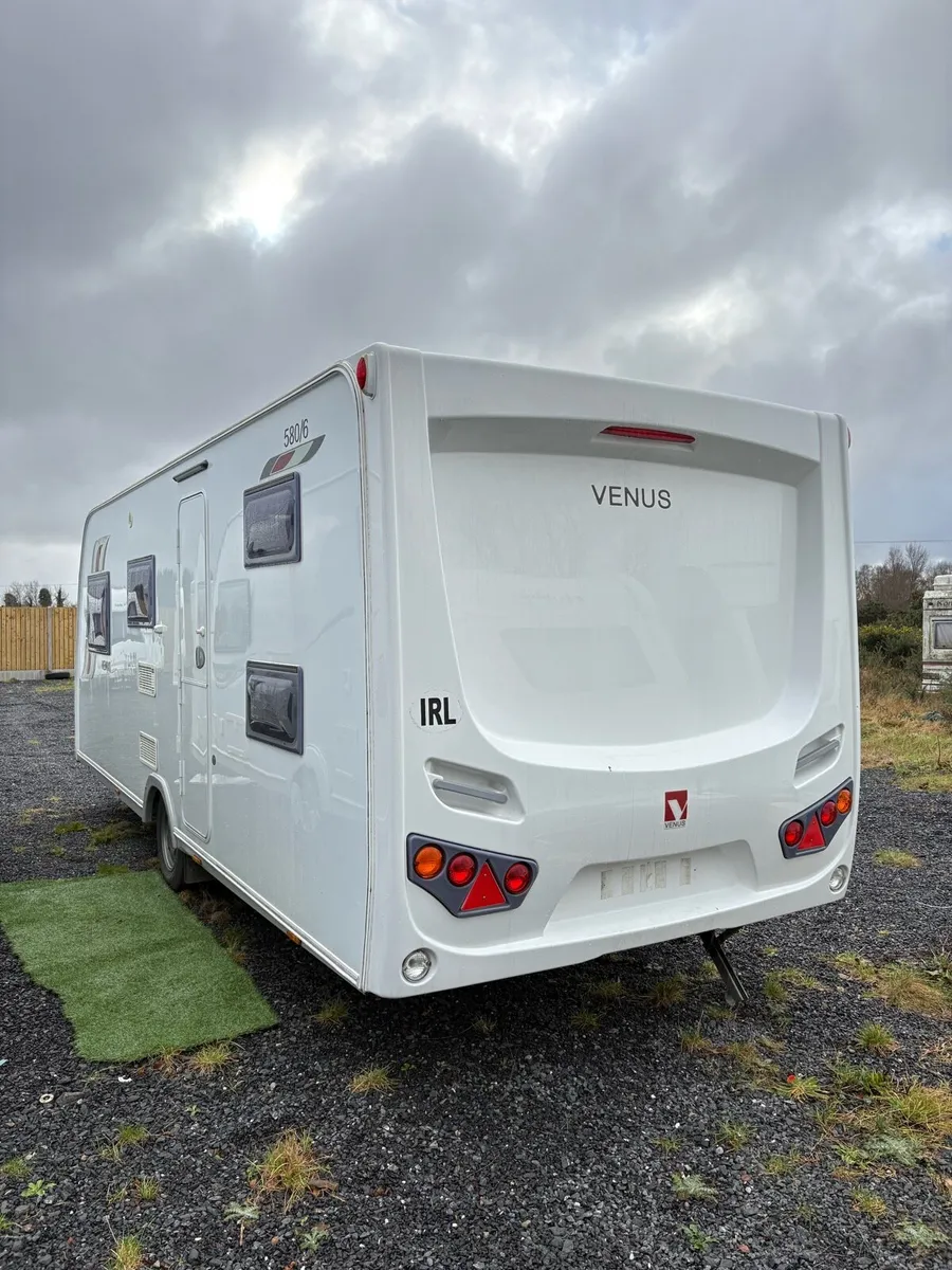 2015 Lunar Venus 580 6 Berth Caravan For Sale - Image 4