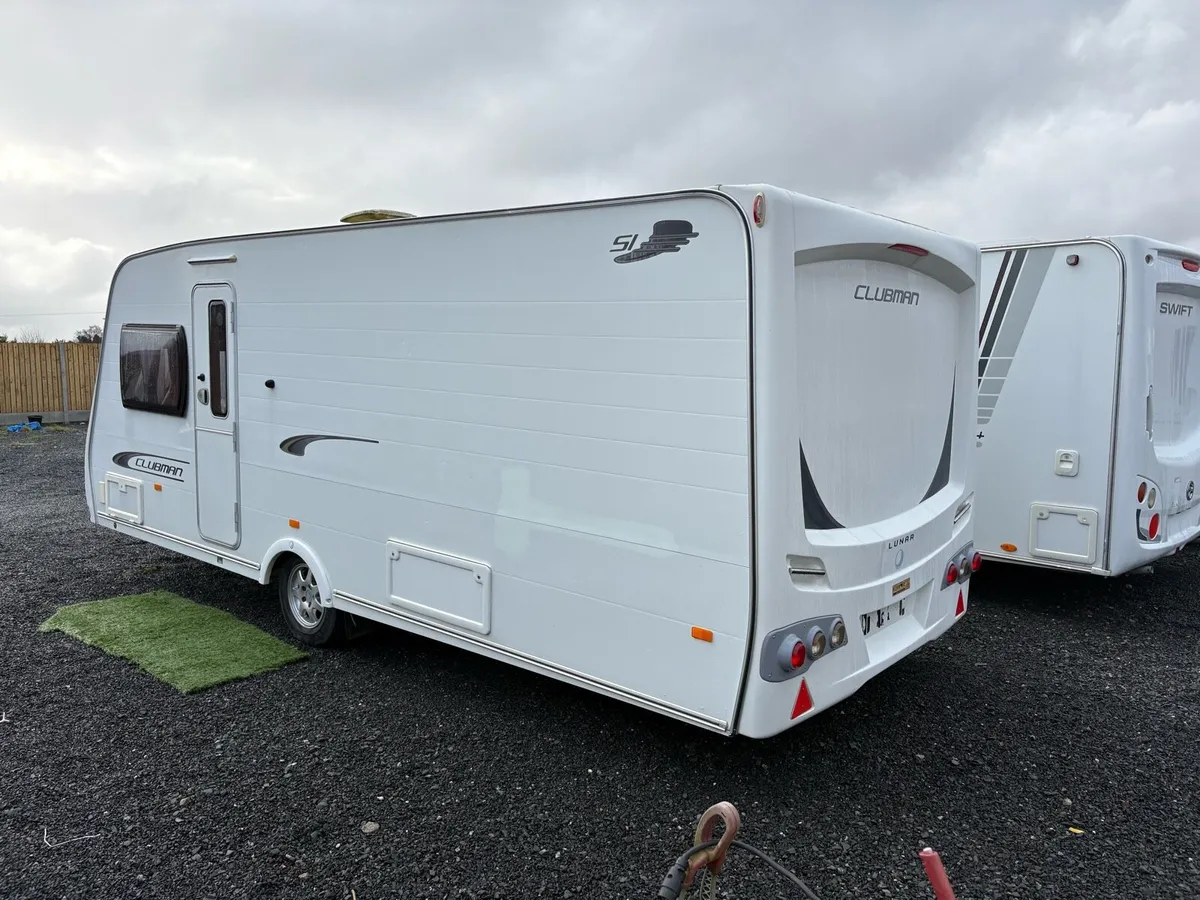 2012 Lunar Clubman 4 Berth Island Bed Caravan - Image 3
