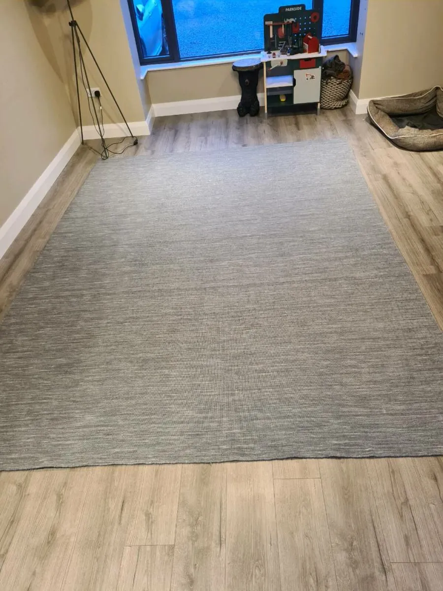 200cm x 300cm loom rug - Image 1