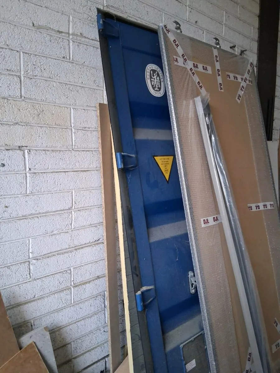 Kitchen workshop clearance - Image 1