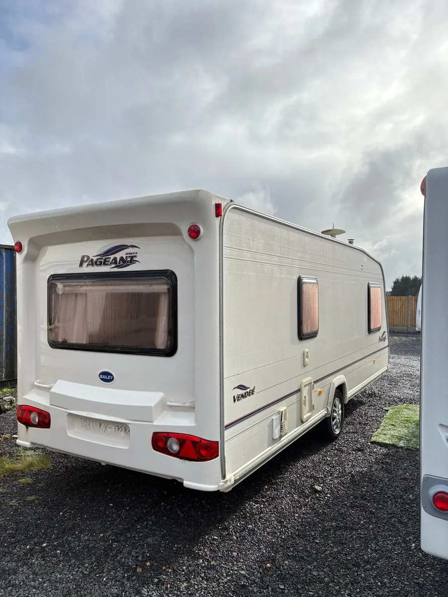 2006 Bailey Pageant 4 Berth Fixed Bed Caravan - Image 3