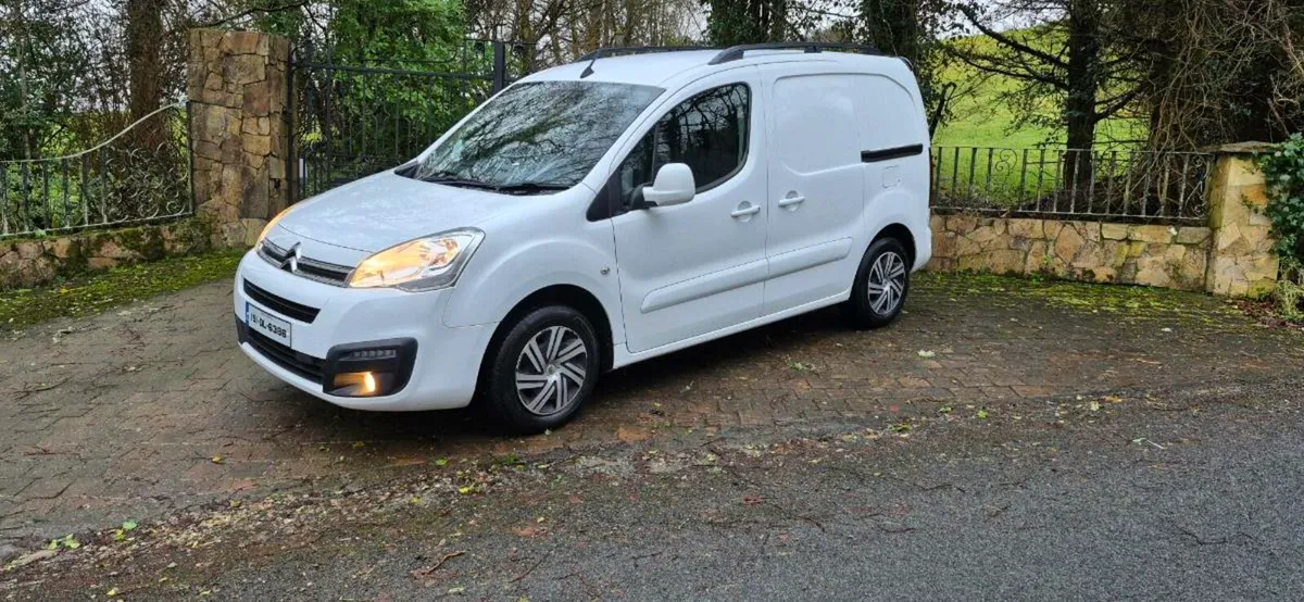 2015 Citreon Berlingo LUX model - Image 3