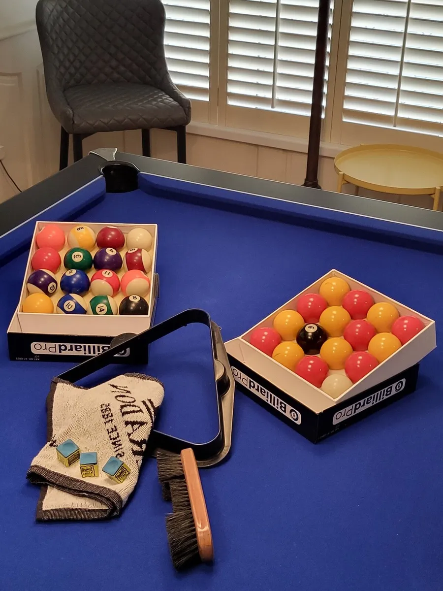Professional pool table and accessories - Image 2