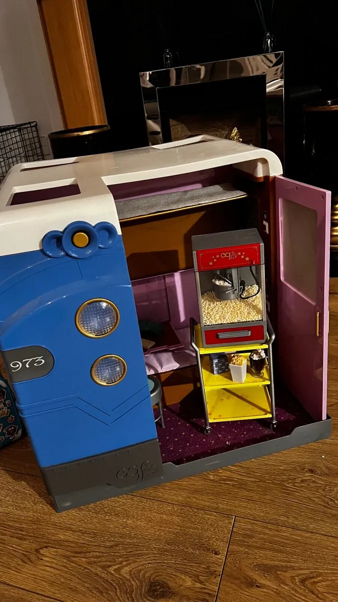 Dolls train Our Generation - Image 2