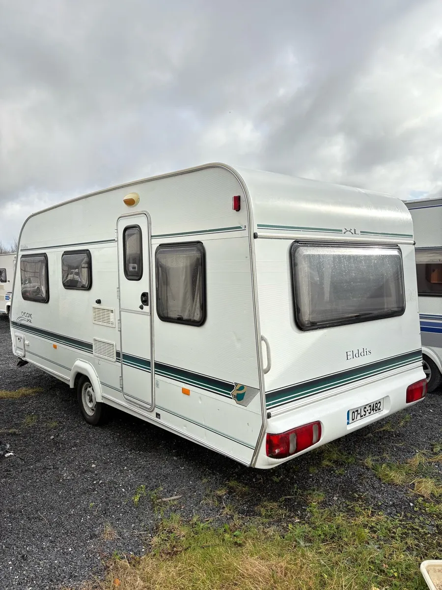 Elddis Cyclone 5 Berth + Awning Caravan - Image 4