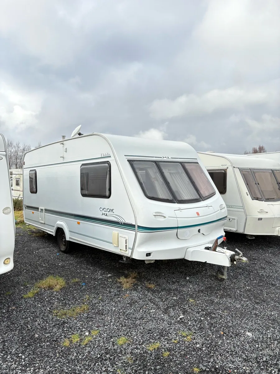 Elddis Cyclone 5 Berth + Awning Caravan - Image 2