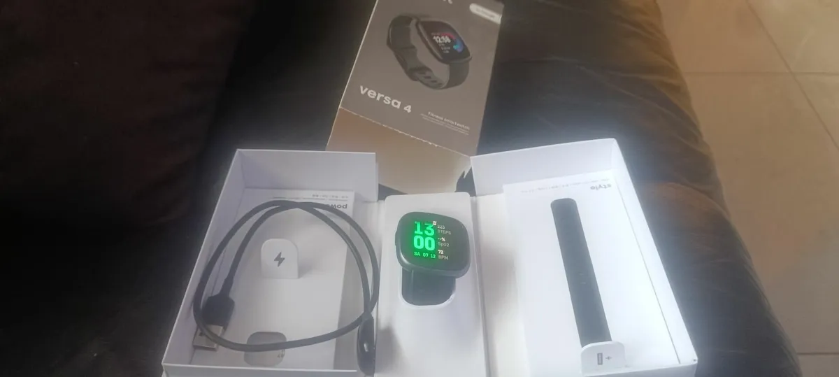 Fitbit versa 4 - Image 2