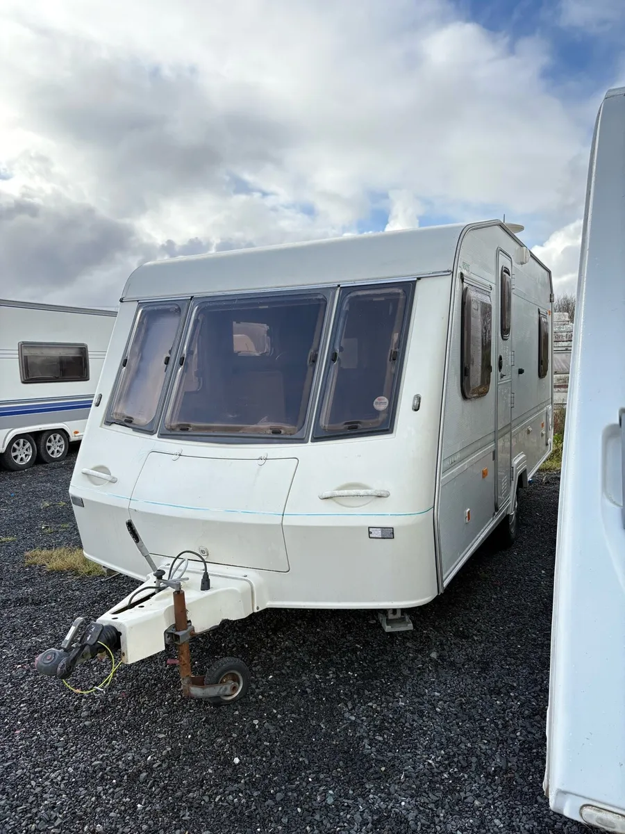 Elddis Crown 5 Berth Lightweight Caravan - Image 2