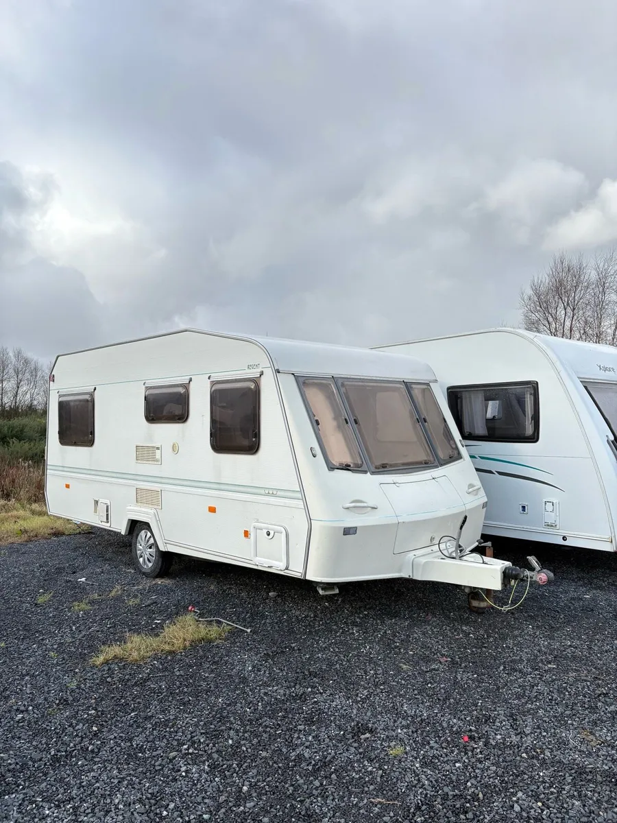 Elddis Crown 5 Berth Lightweight Caravan - Image 1