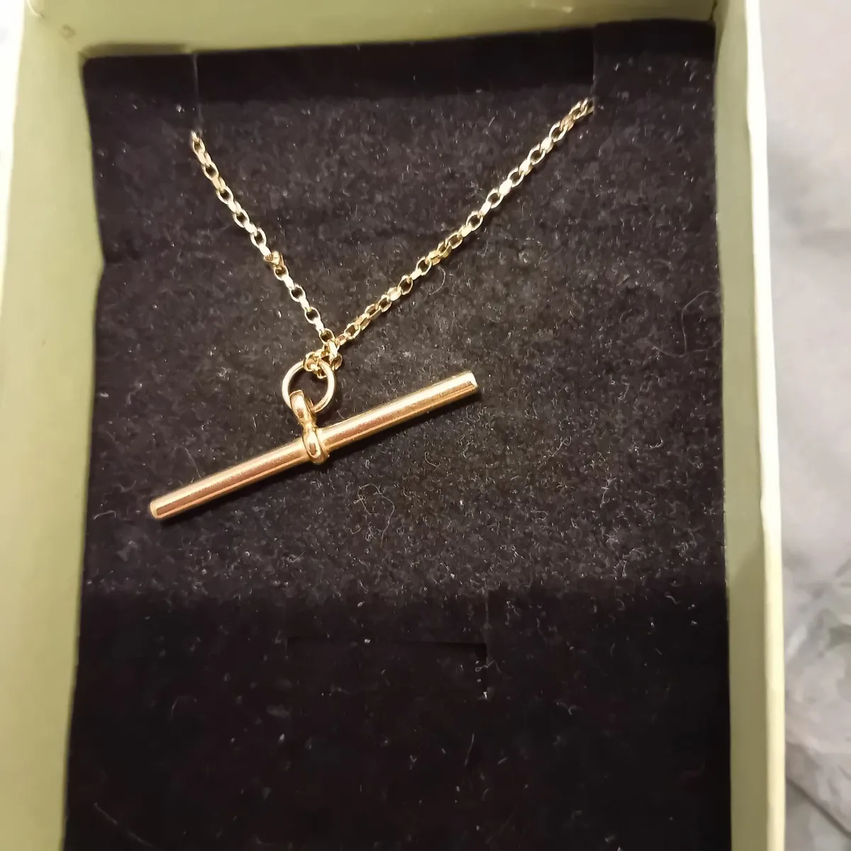 9 CT Gold Chain and T Bar 20 inches long chain