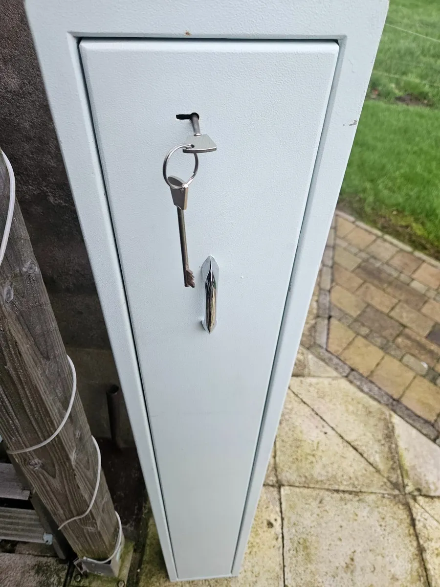 Gun cabinet - Image 2