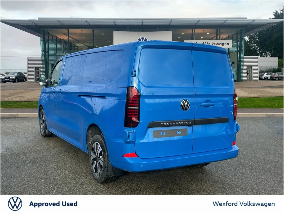 Volkswagen Transporter HIGHLINE LWB 150BHP AUTO - Image 4