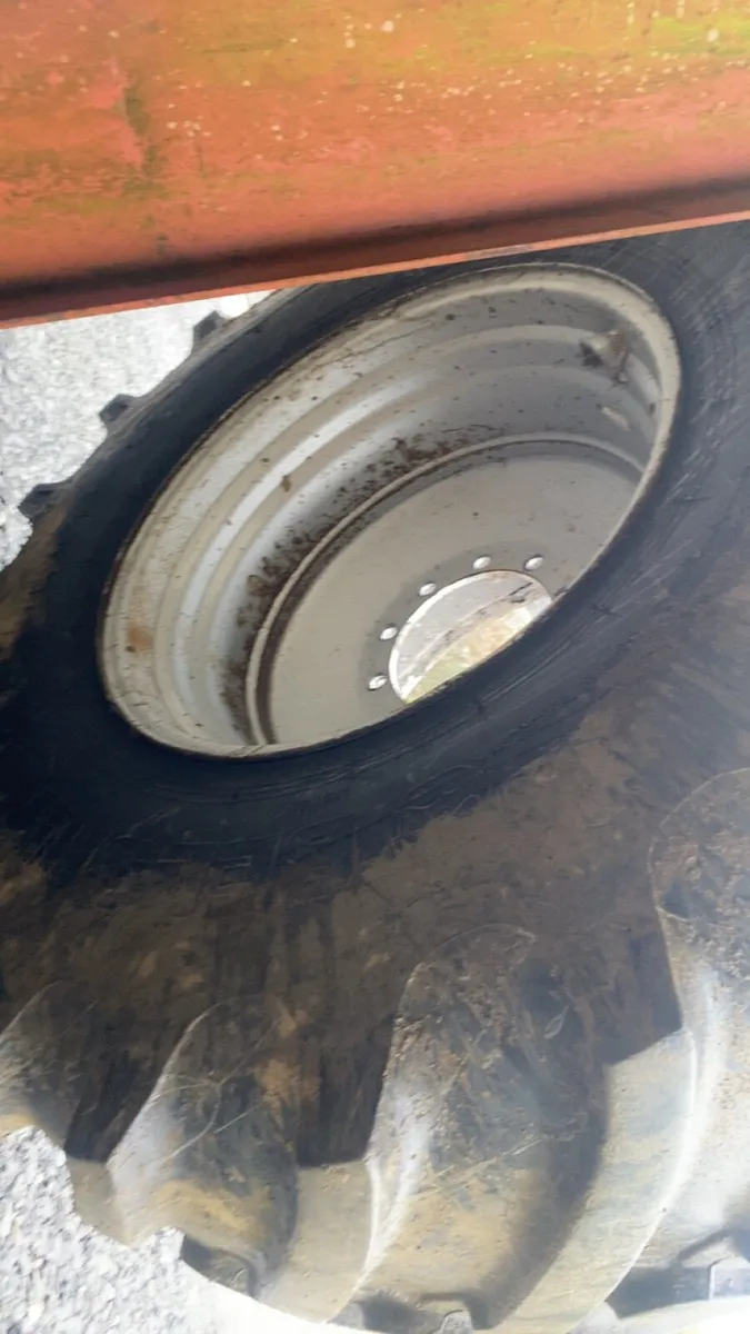 800s tyres and rims - Image 1