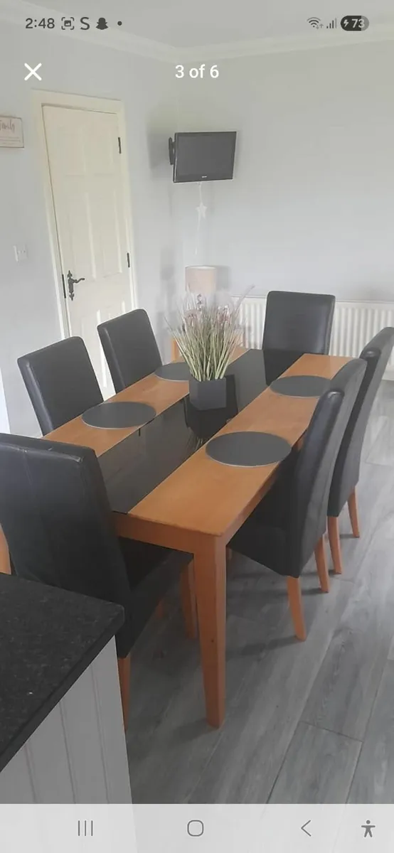Table and 6 chairs - Image 1