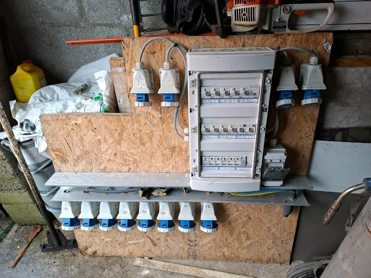 Fuse board - Image 1