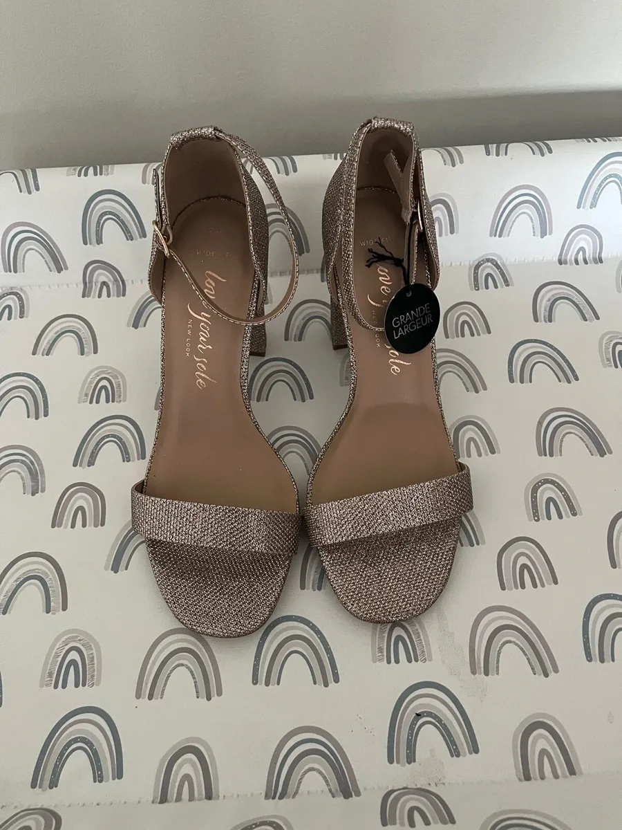 Gold sandals - Image 1