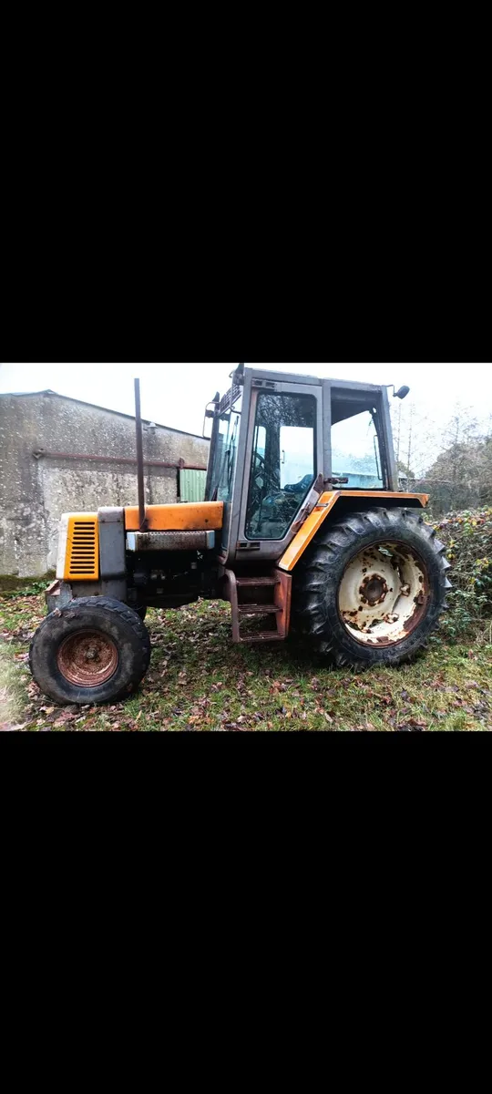 Renault tractor - Image 1