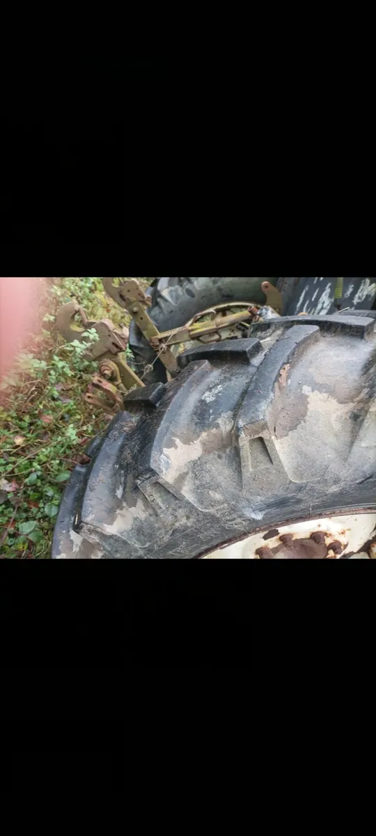 Renault tractor - Image 3