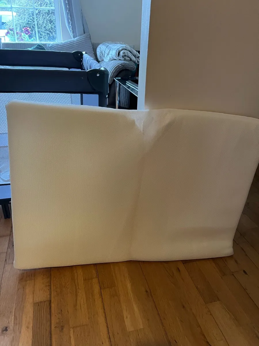 Travel Cot - Image 4