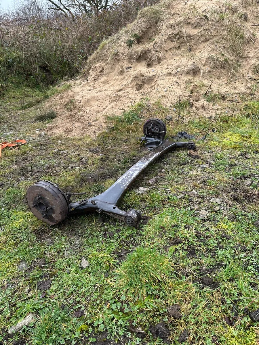 Toyota Yaris back axle 2000-2005 - Image 2