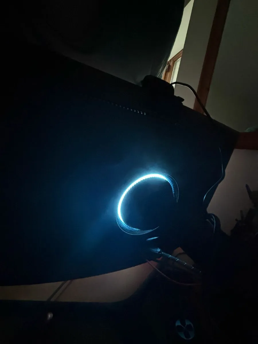 Samsung 27" WQHD 144Hz Curved Gaming Monitor - Image 2