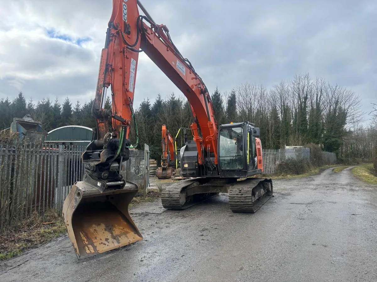 Hitachi ZX225-5 2013 - Image 1