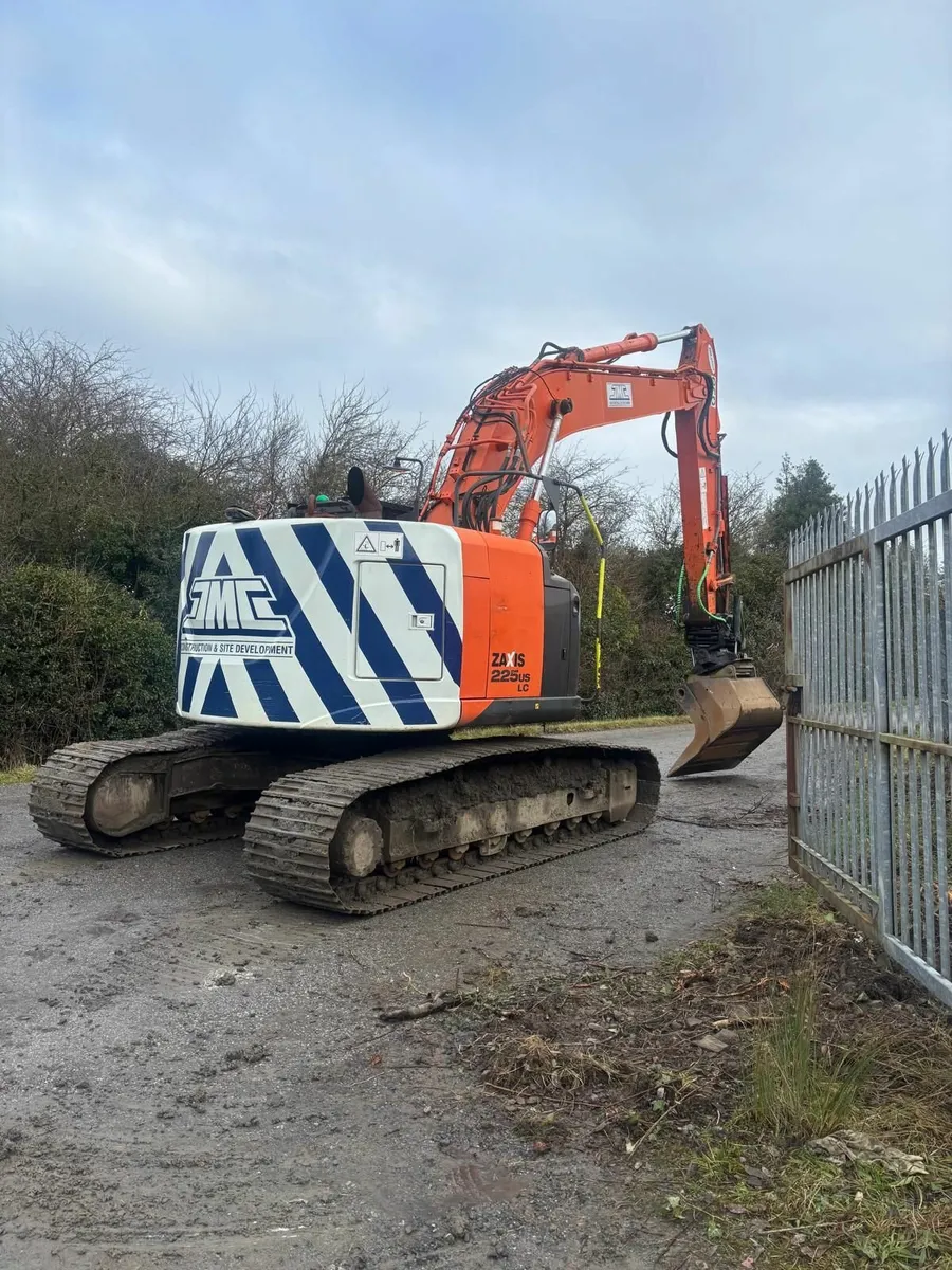 Hitachi ZX225-5 2013 - Image 4