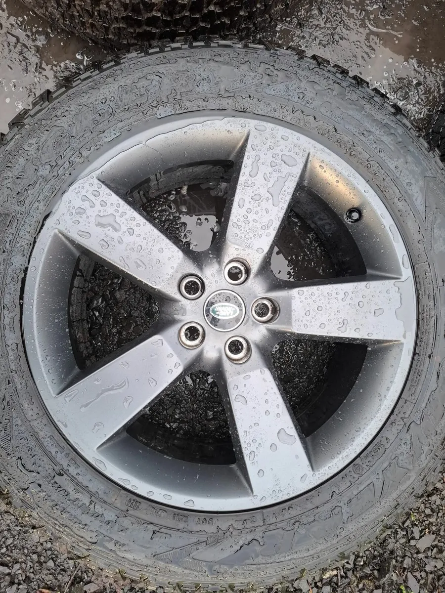 20" Genuine Land Rover Alloys with tyres - Image 3