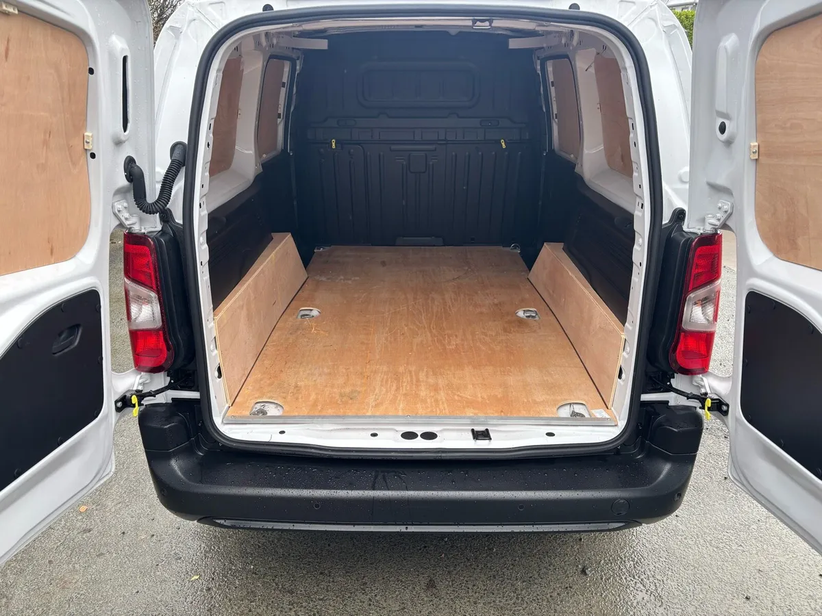 (242) Opel Combo 2300 Prime 2024 - Image 4