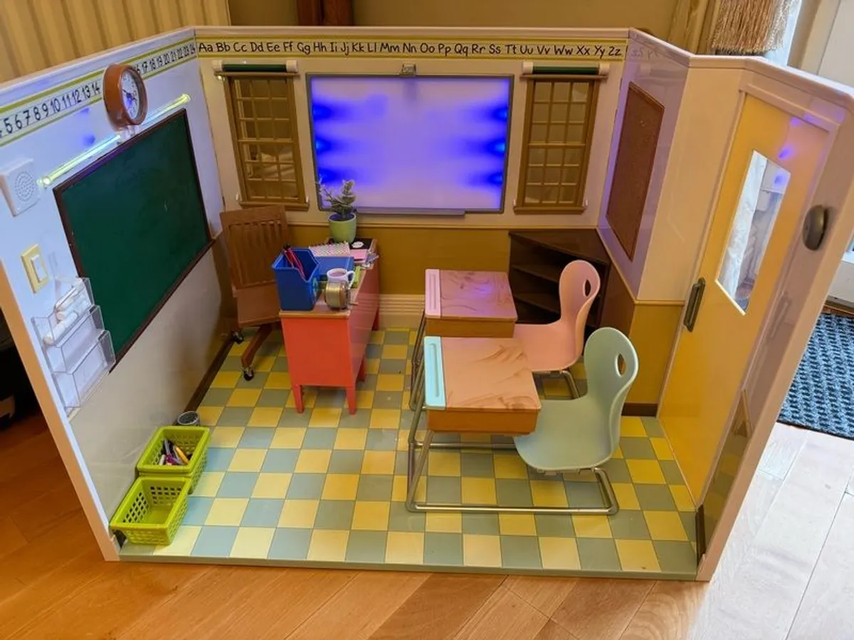 Our Generation Dolls School - Image 2