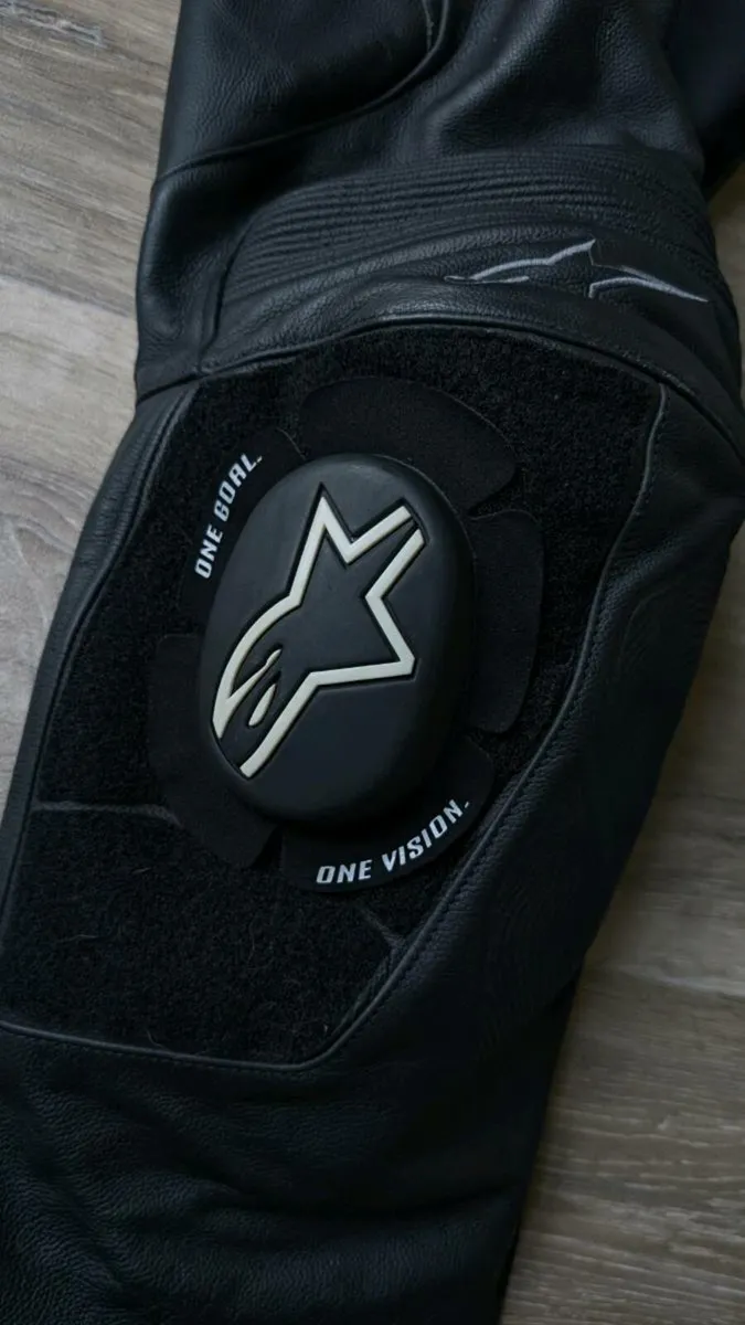 ALPINESTARS Missile V2
Black Pants, SIZE EU 58. - Image 3