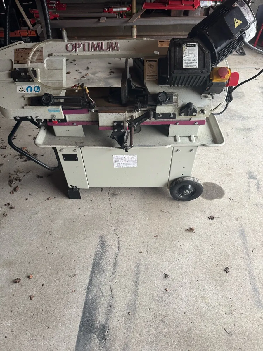 Band saw - Image 1