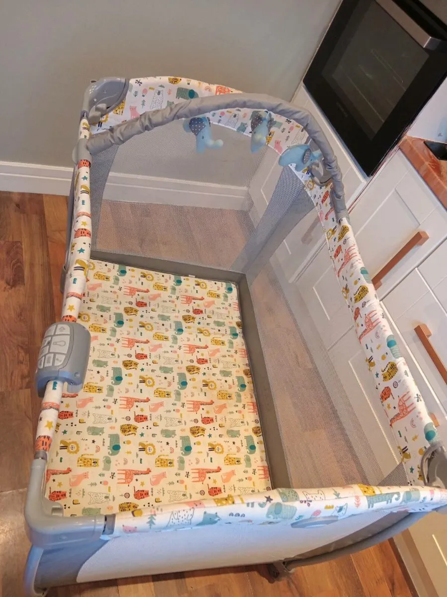 Travel cot - Image 3